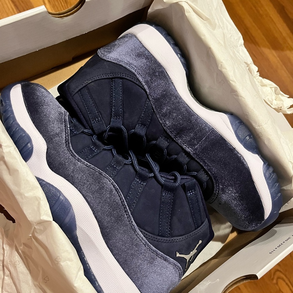 Jordan Air 11 Retro Midnight Navy Sneakers